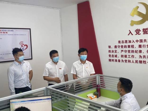 走流程 解难题 优服务 五常市委书记杜平体验政务办事流程_营商_环境