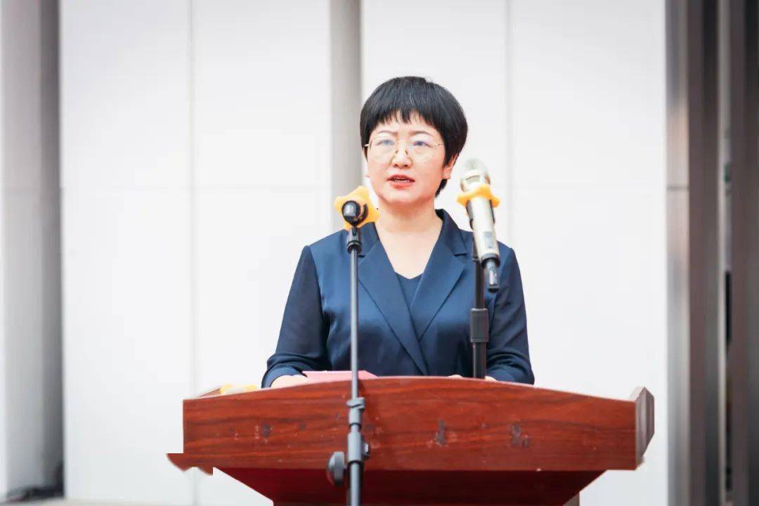 大学附属中(小)学揭牌仪式在附属小学举行,长安区区委副书记,区长李娴