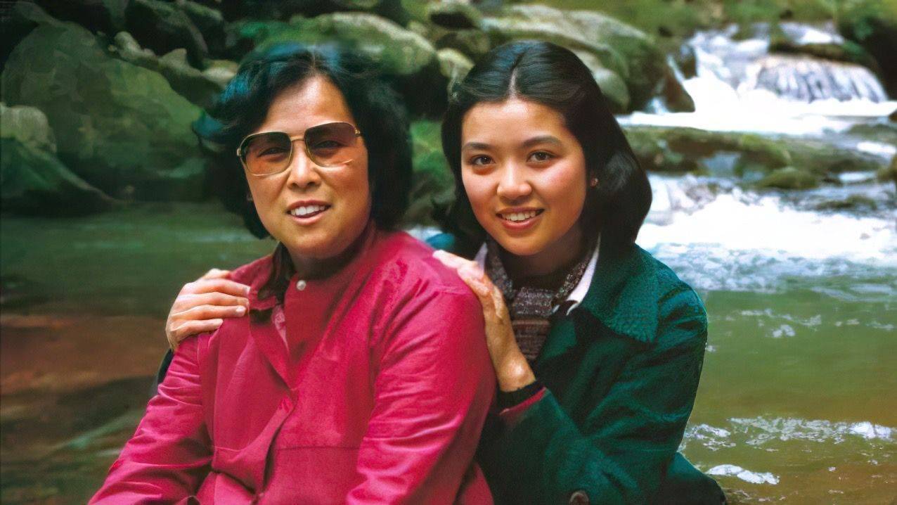 在拍摄期间大力辅助杨导工作,后期被杨洁认作干女儿