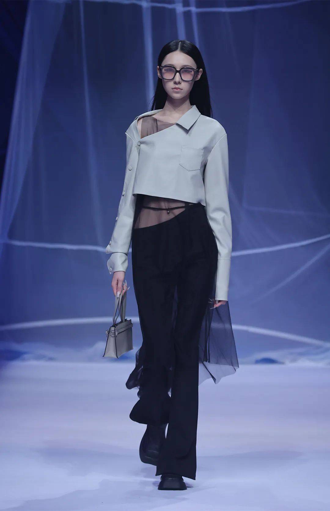 2023春夏中国国际时装周落幕 新面孔秀霸花落谁家?_表演_服装_毕业