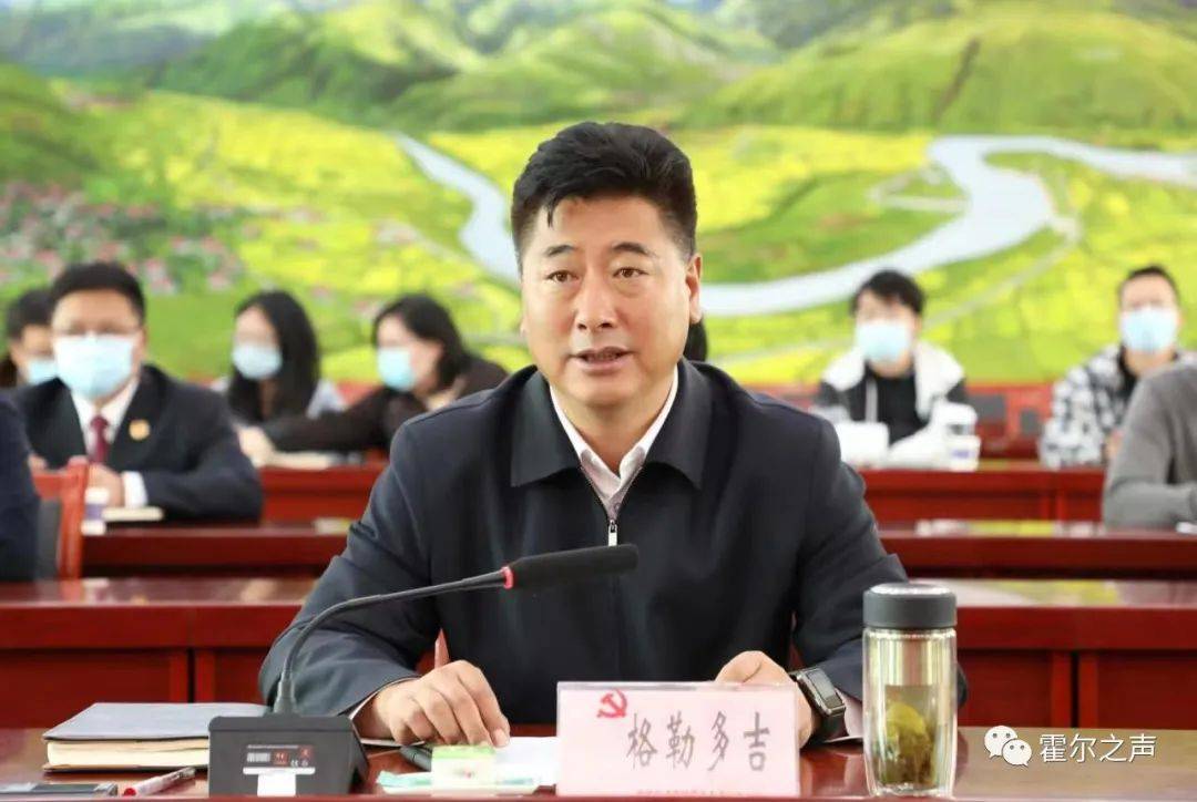 会上,炉霍县委书记格勒多吉对李后强教授一行的到访表示欢迎.