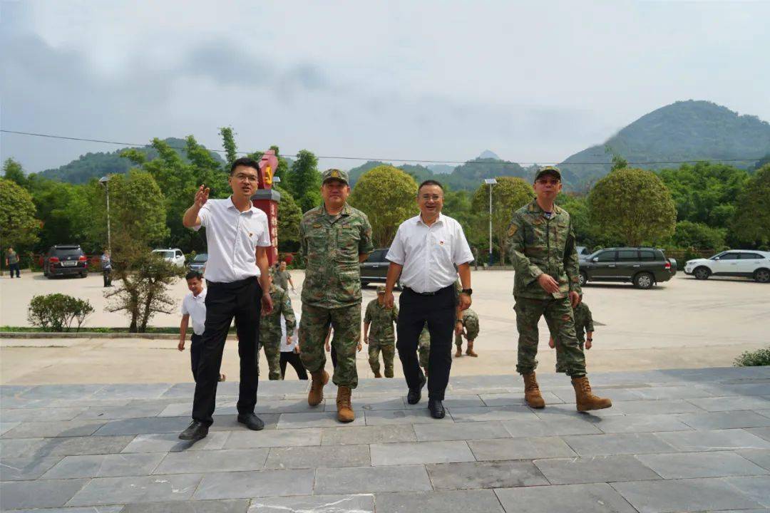 自治区党委常委,广西军区司令员何仁学到福利镇调研临阳联队项目建设