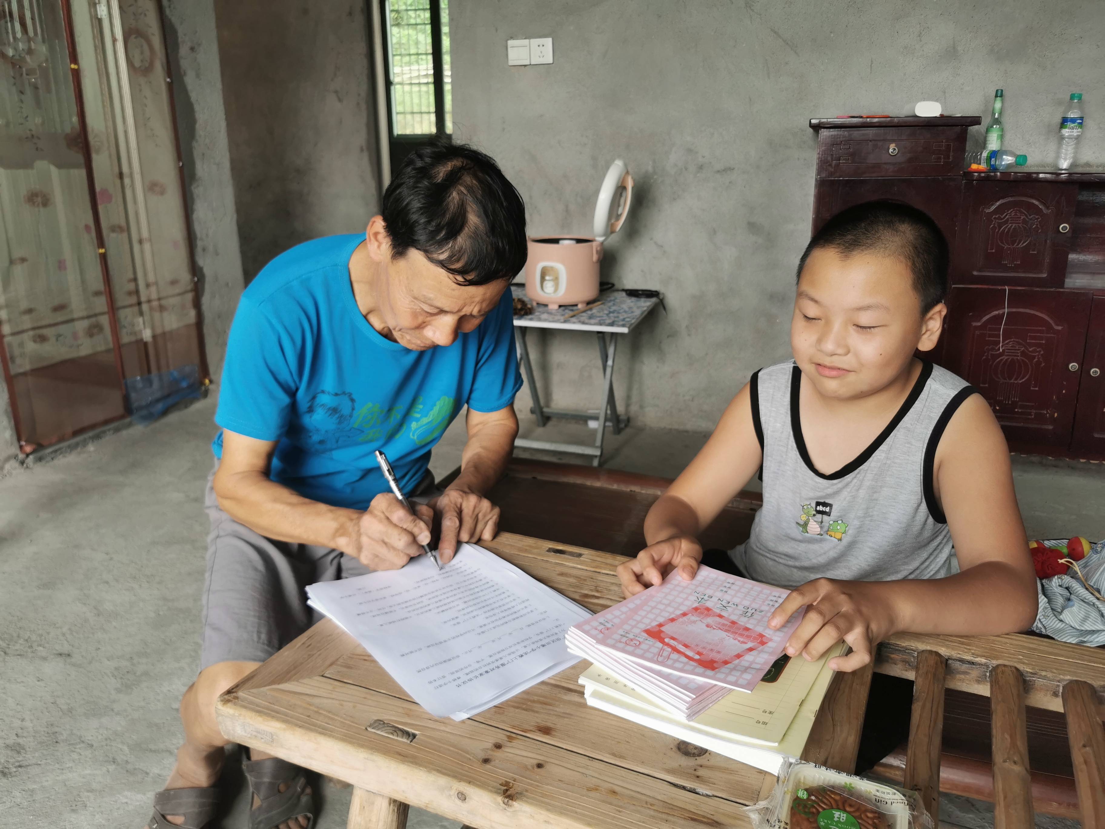 墩南小学校长图片