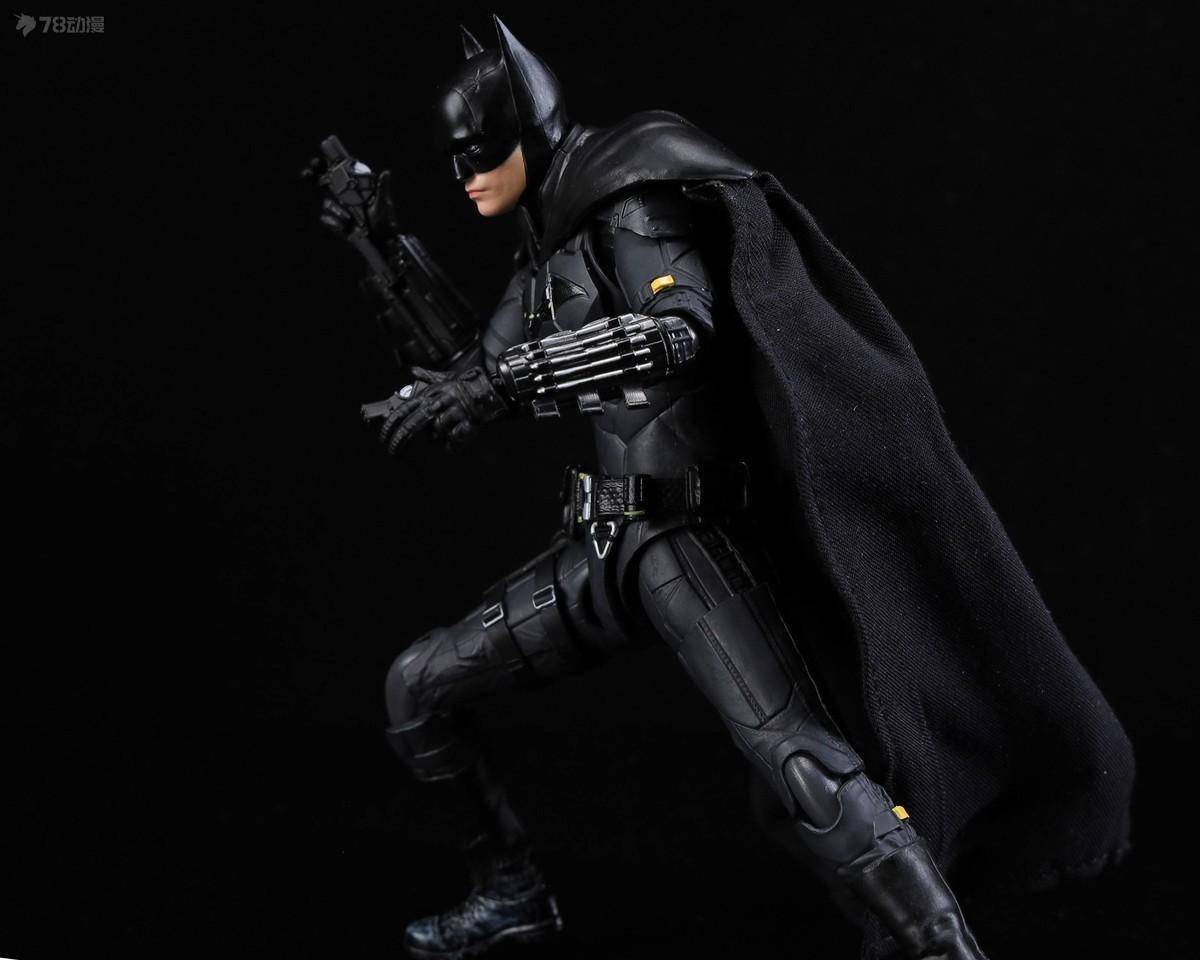 责任越大"总结这次shf的新蝙蝠侠个人认为表现还可以,对于电影中战衣