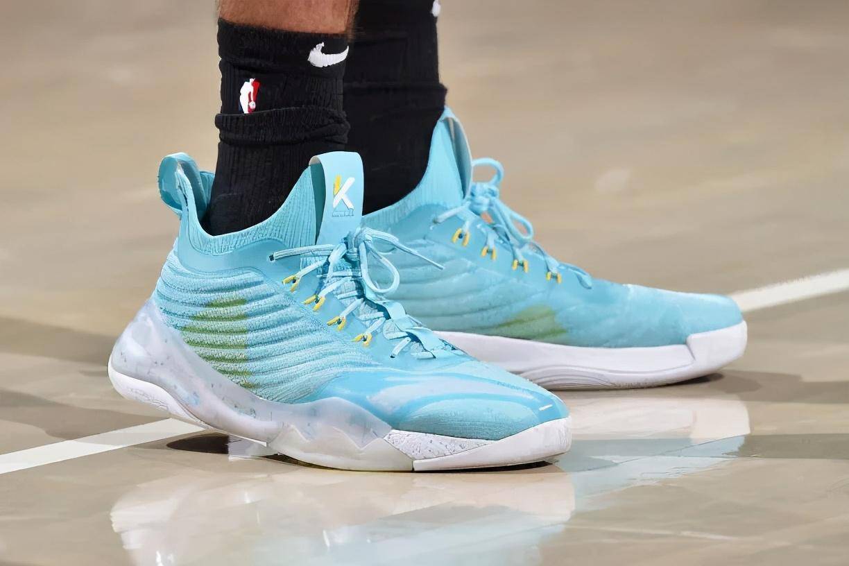 nba球员上脚:巴特勒穿驭帅1442,伦纳德2代来了_球鞋_比赛_匹克