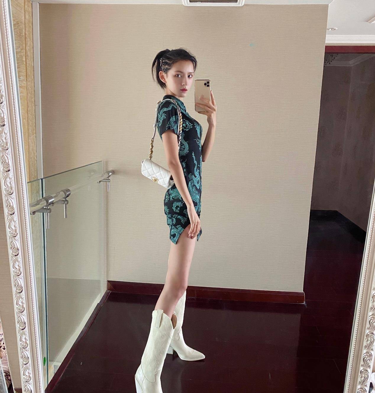 张予曦瘦的"雷"人,身材不够还要硬凹造型,效果好惊艳_风格_时尚_宝贝