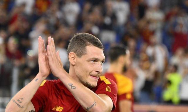 有球迷表示:"很中肯的评价!贝洛蒂,瓦尔迪,这种前锋真是浪费体力.