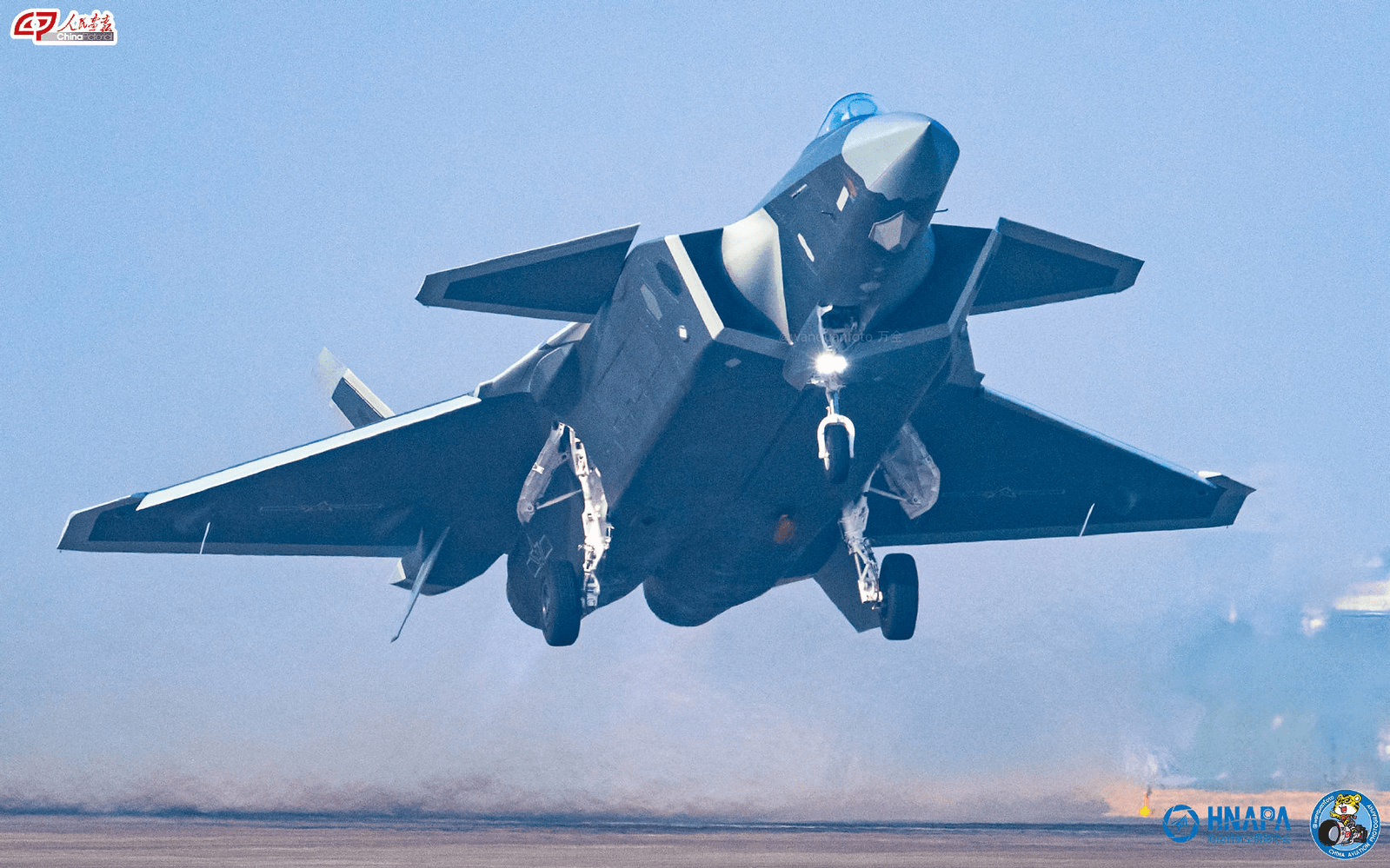 中国歼-20是真正的为亚太设计的战斗机,适应性要好于f-35或f-22_美军