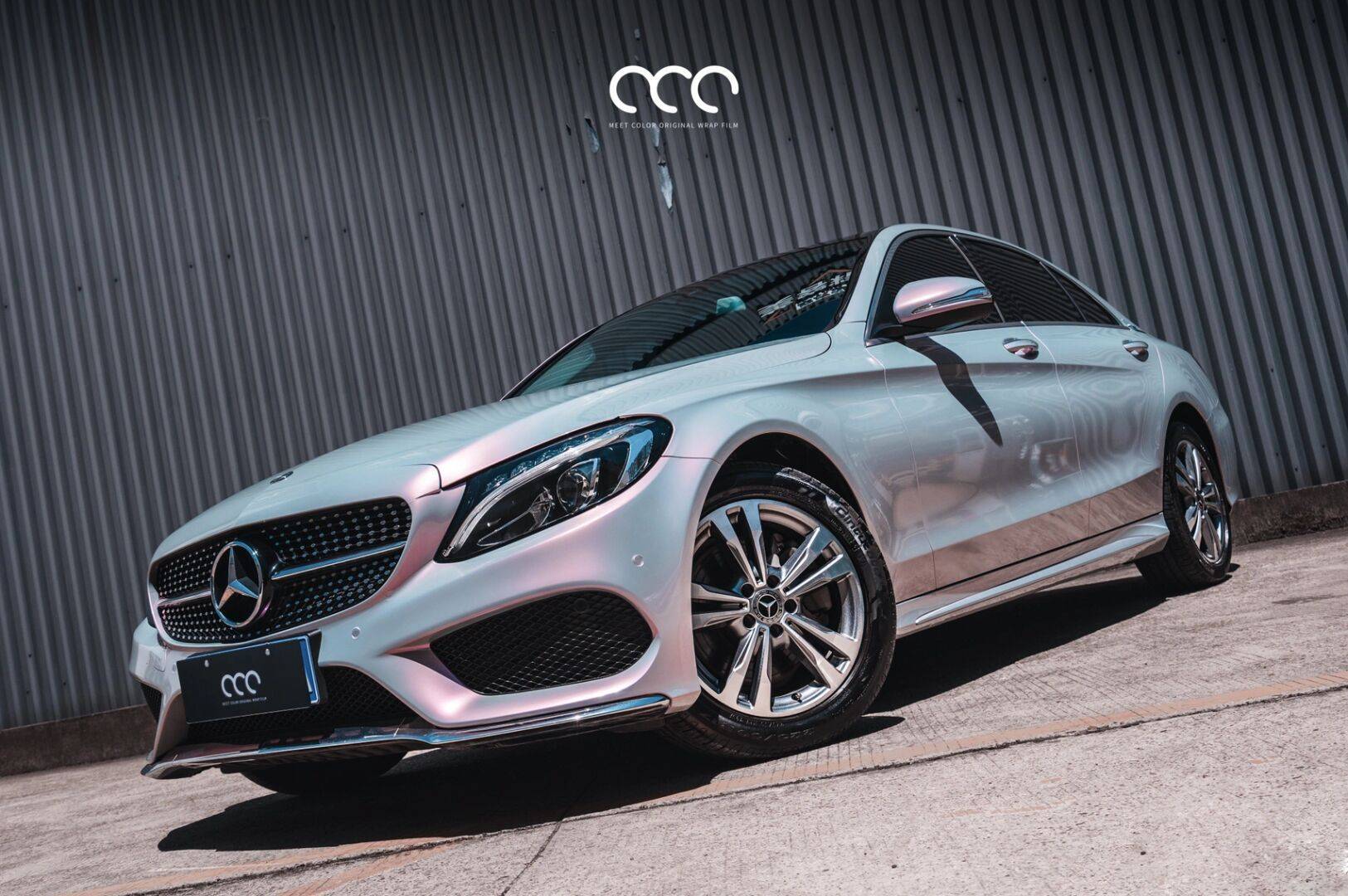 奔驰c200漫彩改色膜梦幻灰,粉粉灰灰 两种颜色相互交替_灰色_光源