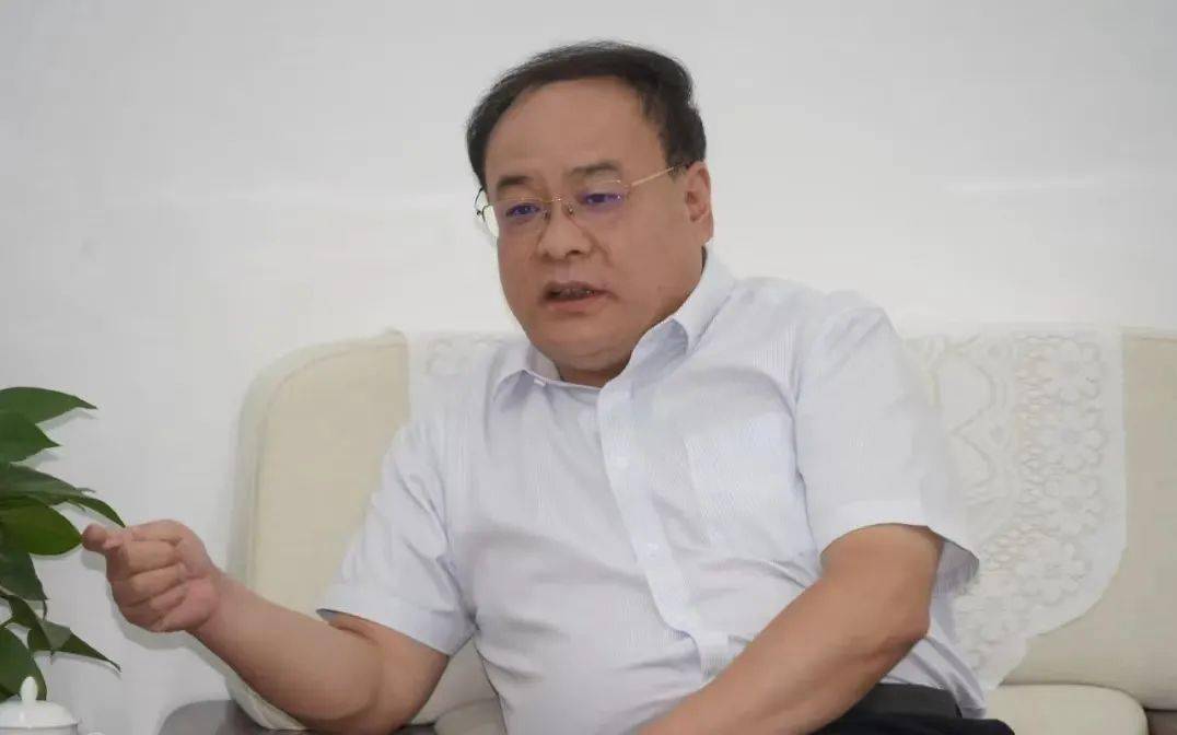 侯文亮与山西振东健康产业集团有限公司董事长李安平一行举行工作会谈