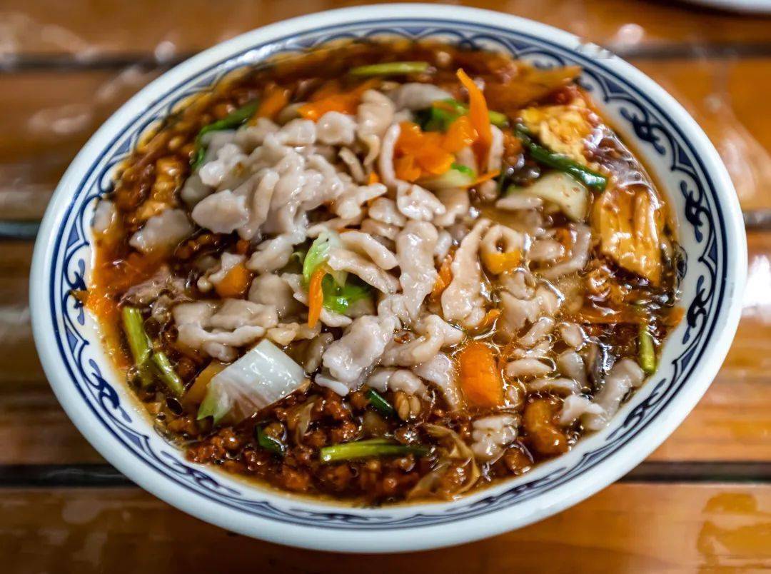 红面(高粱面)擦尖图源/图虫创意在吕梁人的手中,面食也能开出花来.