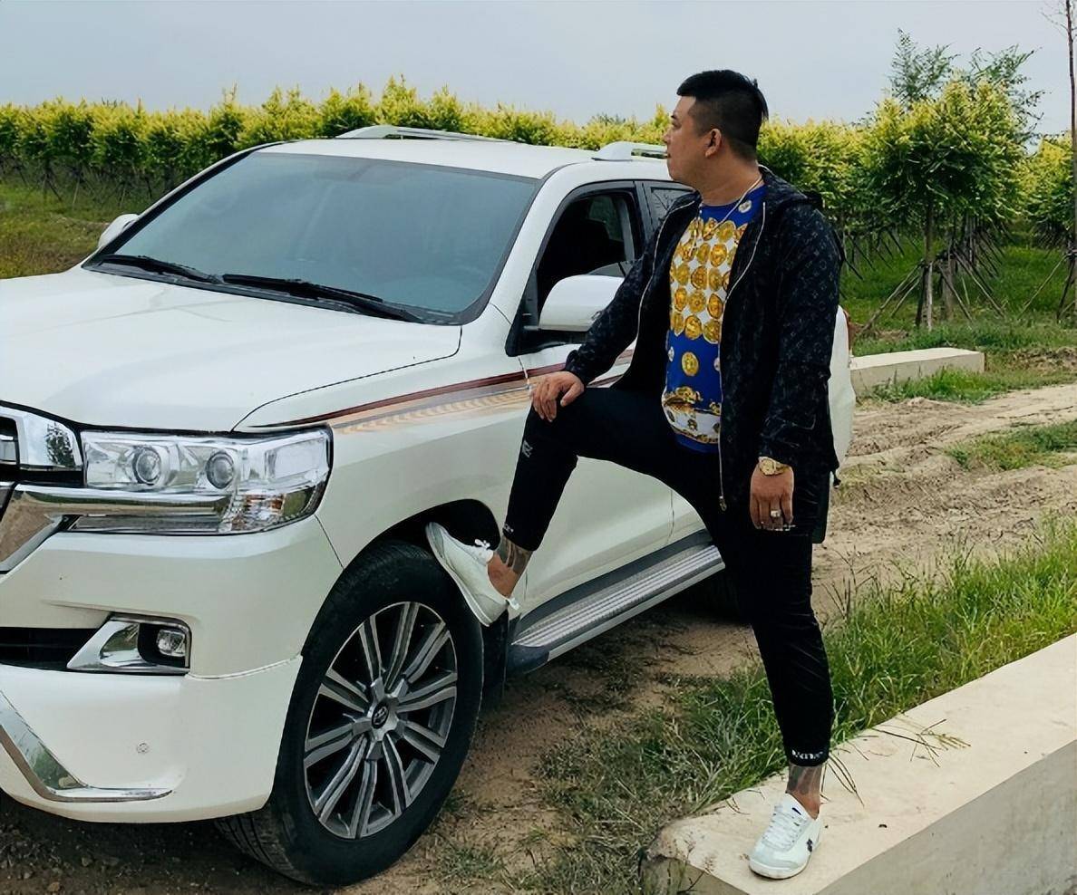 网红王小源隔空致歉天津李四,吹捧:全网大小主播,只认可四哥_直播_ks