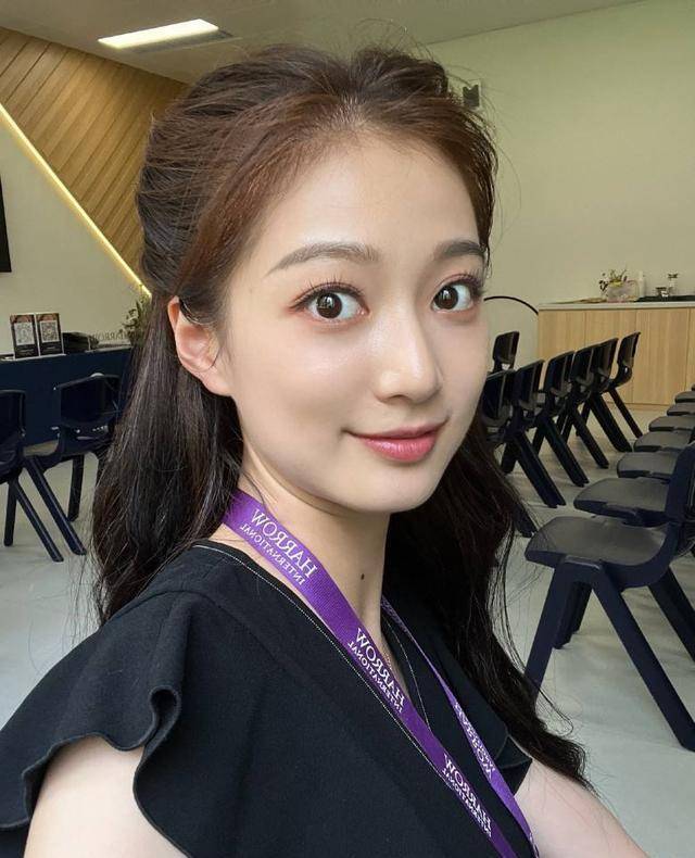 冯琳再次出现在大众的视野中,已是复旦研一新生,实力与颜值兼具_专业