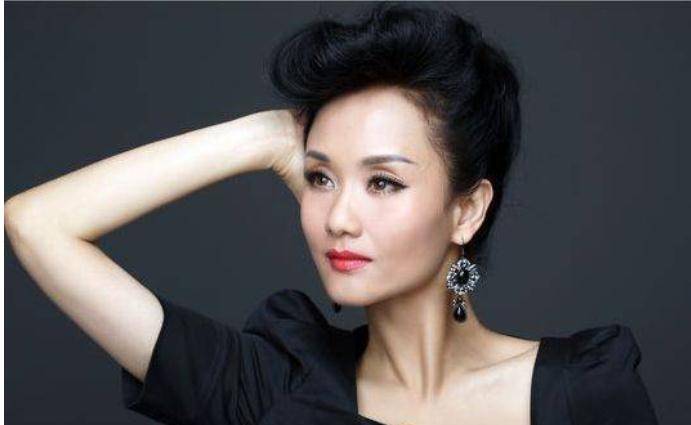 女儿是奥运冠军,"儿子"是网红明星,51岁的她是真正人生赢家_李颖_生活