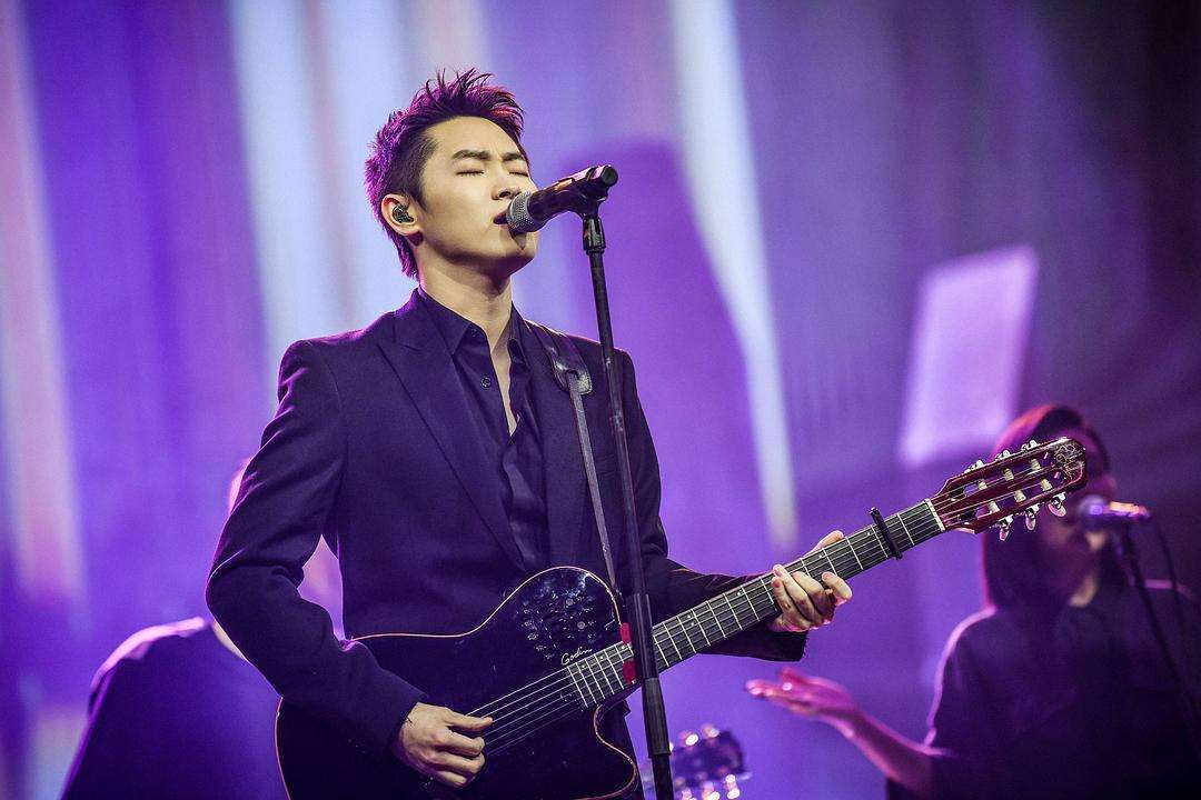 李健高度评价,高晓松赞不绝口,他是音乐诗人,在心里修篱种竹_梁博