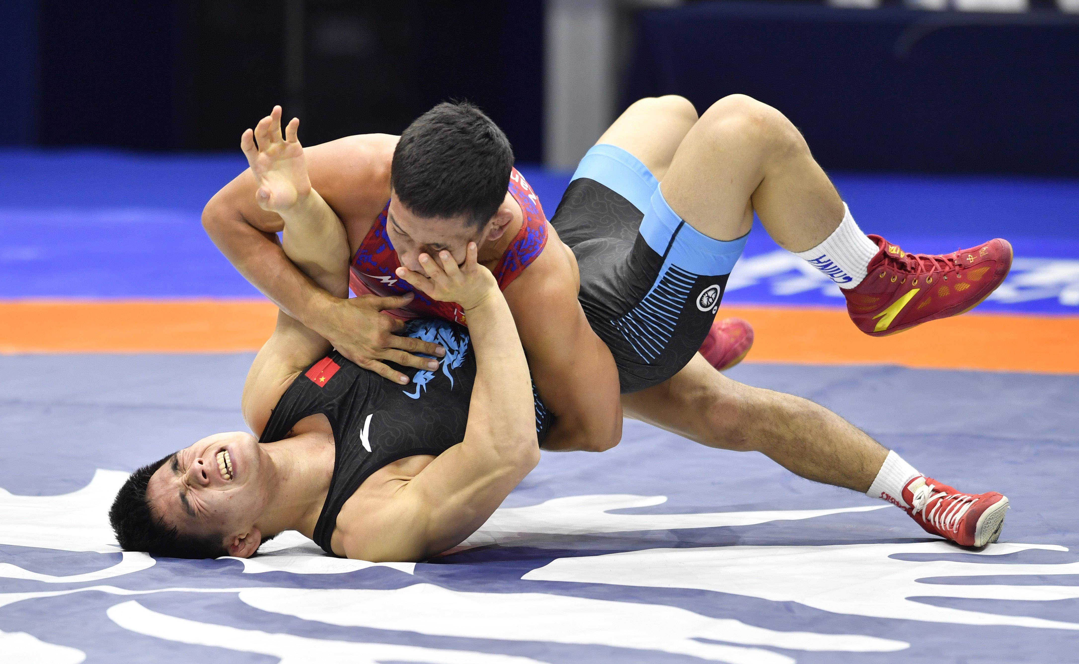 摔跤——世锦赛:邹万豪无缘男子自由式57公斤级铜牌_选手_新华社_争夺