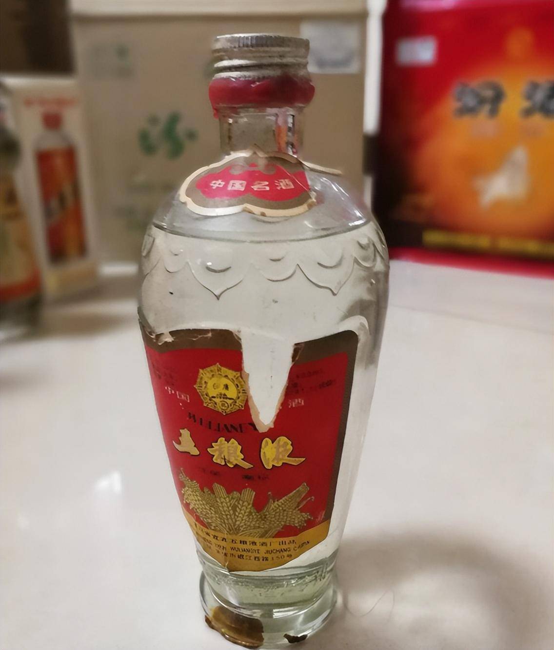 北京2大爷比存酒,1个存五粮液,1个存飞天,20年后