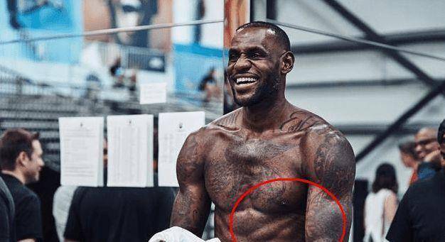 nba拥有腹肌的球星很多,但是真正拥有"鲨鱼肌 就4人_肌肉_詹姆斯