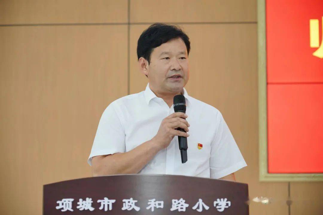 莲溪中学校长韩静媛,项城二中校长马彦威,文化路小学校长张全喜分别作