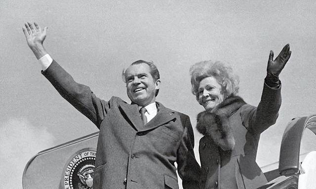 胡金亮亲历:一个不开枪的孕妇,战士无人敢强扑,最终下令击毙_越南