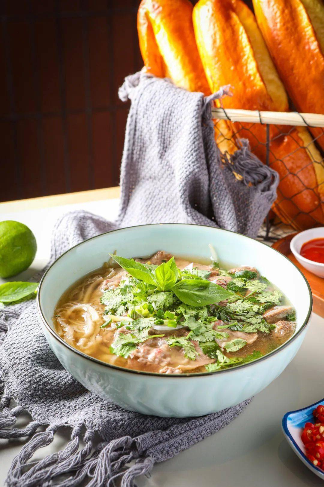 火车头越南河粉 1份 68元 香烤猪肉檬粉 1份 68元【小食】越式虾饼 1