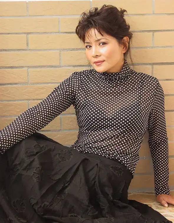 幸福的周野芒:意外出演林冲而走红,两任妻子都貌美如花让人羡慕_奚