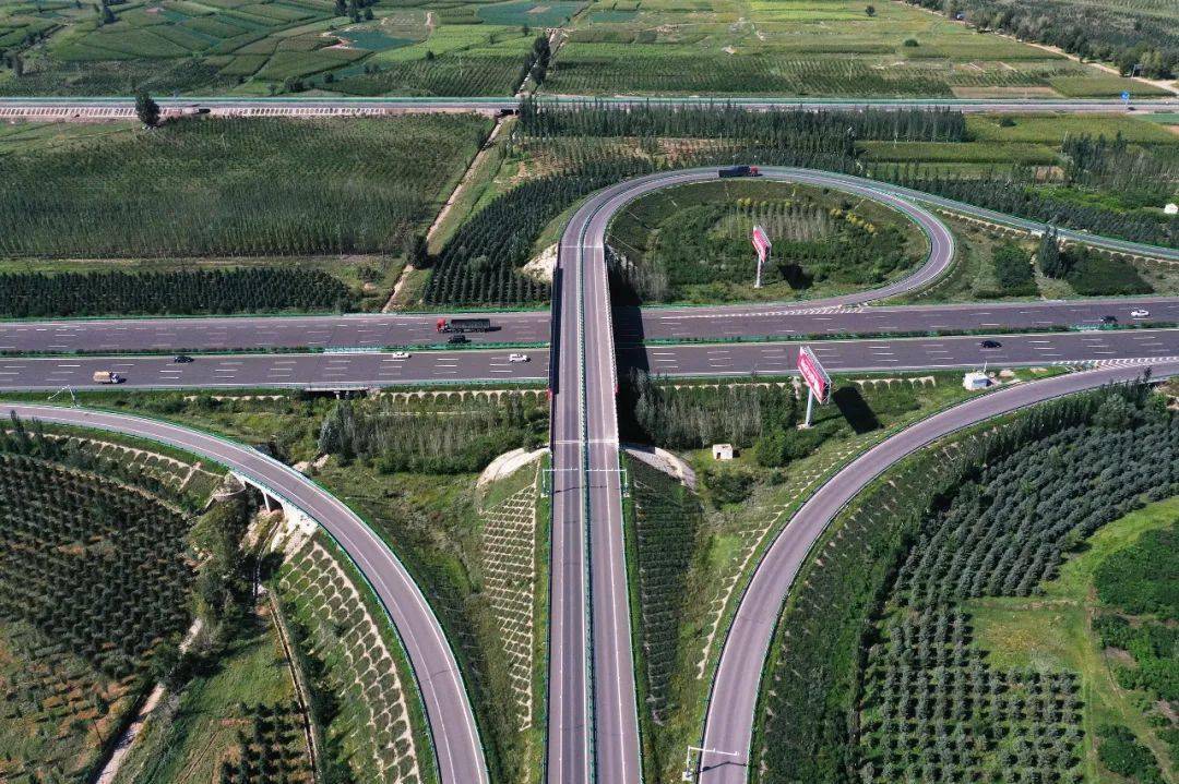 2呼和浩特至包头段高速公路是g6京藏高速公路和g7京新高速公路的共线