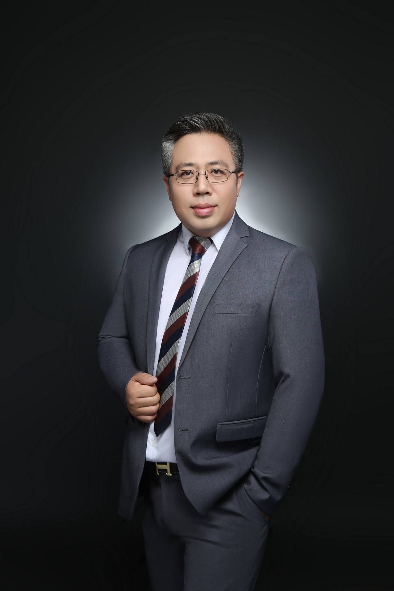 卖火柴的理学博士,借助阿里国际站"数字化"打造畅销欧美爆款_陈钰