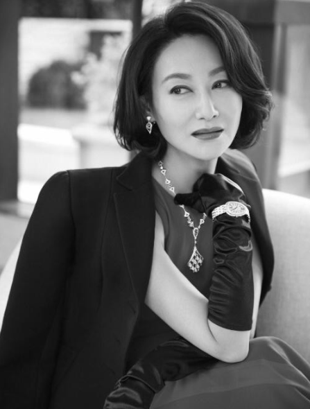颠覆形象t台走秀,不一定争当女一,为容祖儿打call姐妹情深_惠英红