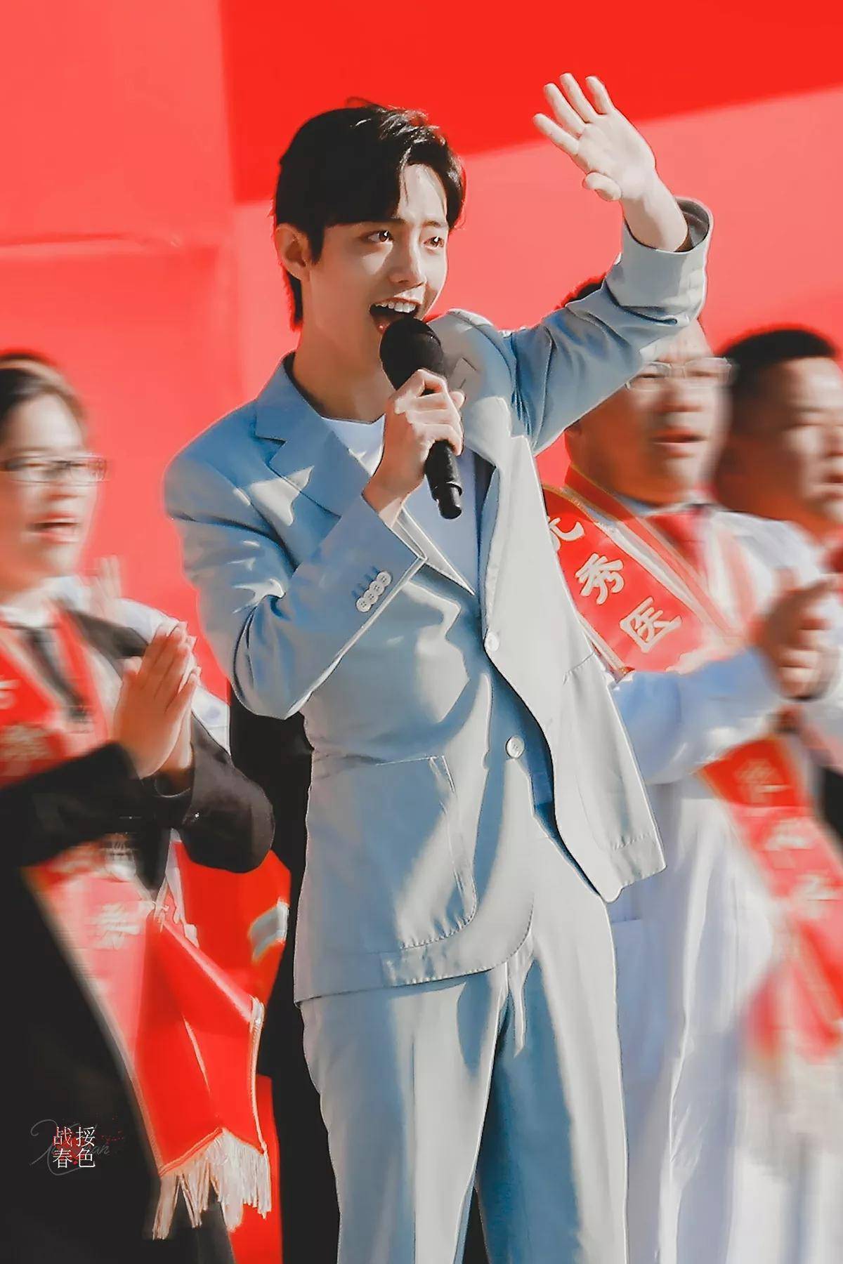 考古肖战:19.12.13 古田心连心慰问演出,图片103张_战战_话筒_笑容