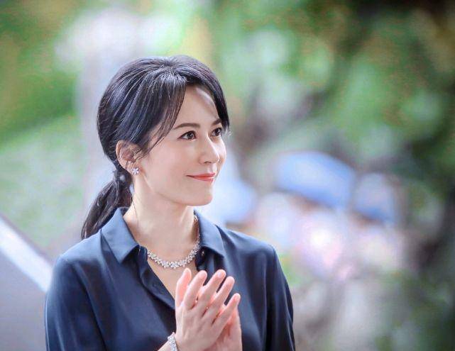 不结婚女明星的现状,有人42岁美如24岁,有人63岁被嘲讽登热搜_秦岚_杨