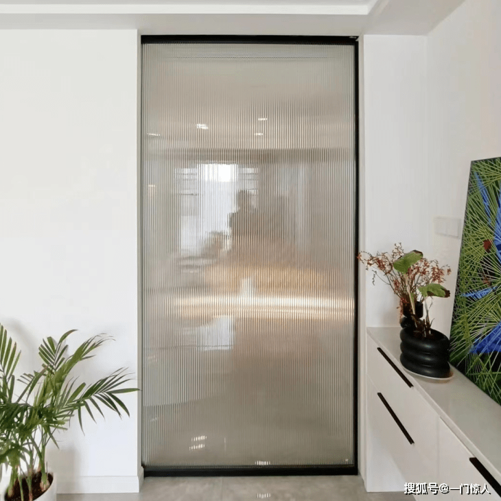 卫生间装"铝合金隐形推拉门",用过的都说好!_装修_空间_门是