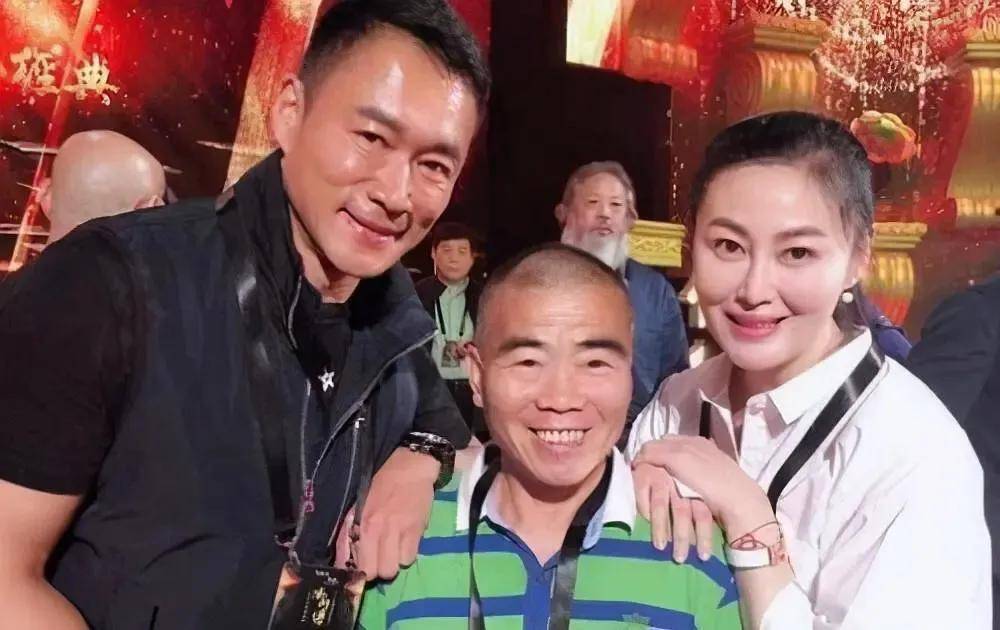 也纷纷开始怀念以前的日子:怀念那些看《水浒传》《木棉袈裟》的日子