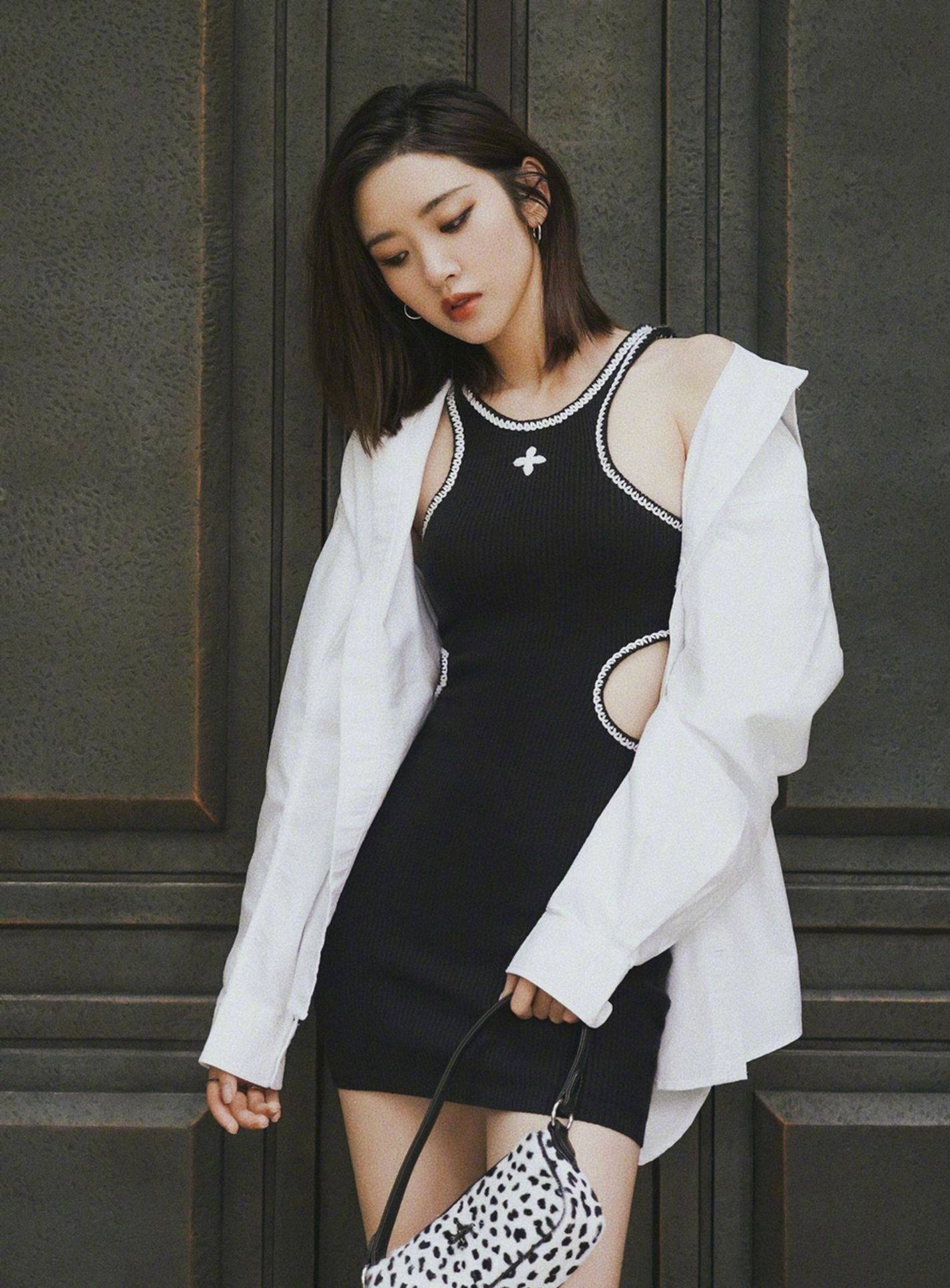 唐艺昕黑色连衣裙大长腿写真_唐艺昕_写真_连衣裙