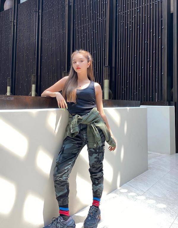 158穿出一米七的气场_白色_小辣椒_身高