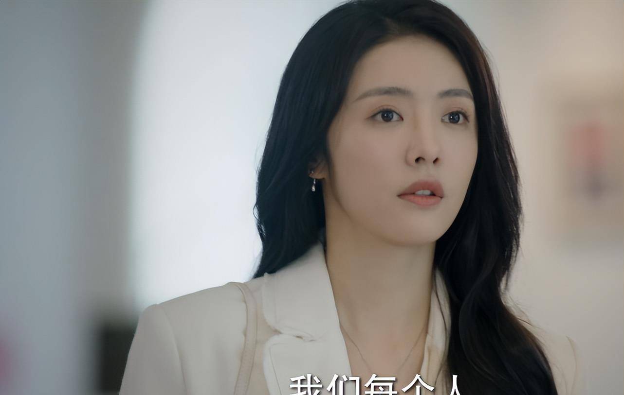 《底线》出圈理由:靳东的演技,成毅的脸蛋,蔡文静的衣品_显得_角色_成