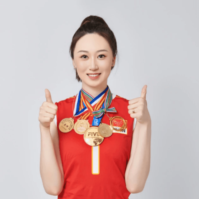 小滤科技启动"让4亿烟民更健康"公益活动 女排冠军乔婷出任公益大使