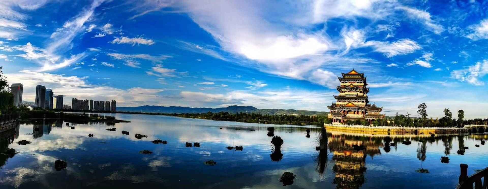 建成保山中心城市青华湖,东山森林公园,施甸县太阳湖公园,月潭公园,永