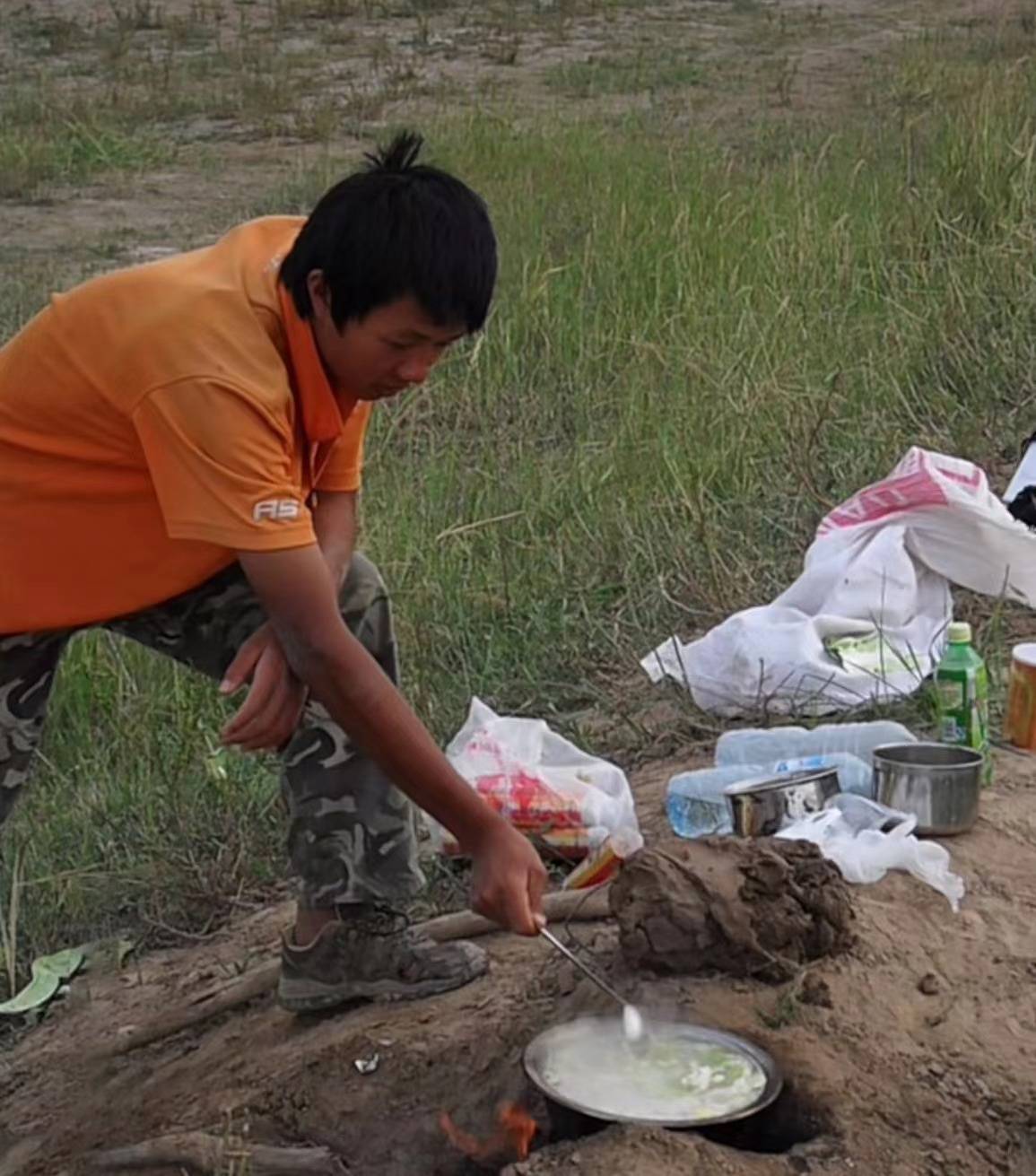 从流浪汉到探险纪录片导演：睡过天桥和大街，做过船员和保安，“流浪是最对的决定”