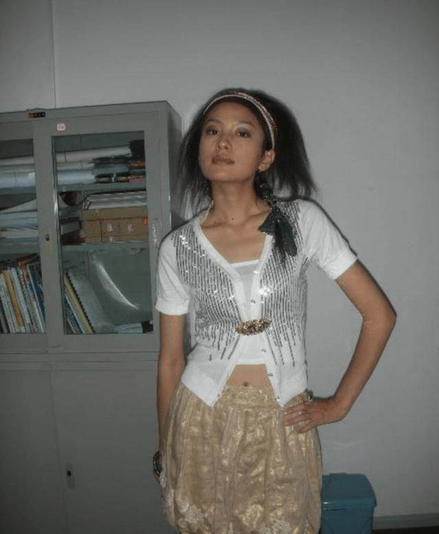 她是环球小姐冠军改做演员,搭档钟汉良成名,如今淡出荧屏被遗忘_齐芳