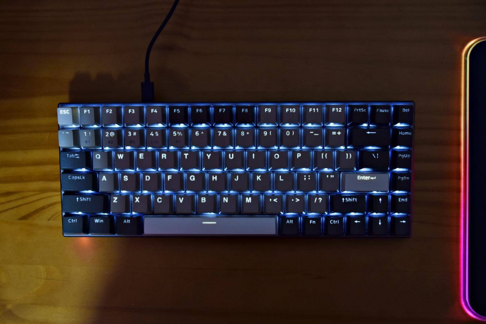 迷你简约 ,性能不减,雷柏 v700 多模机械键盘_设计_支持_type-c