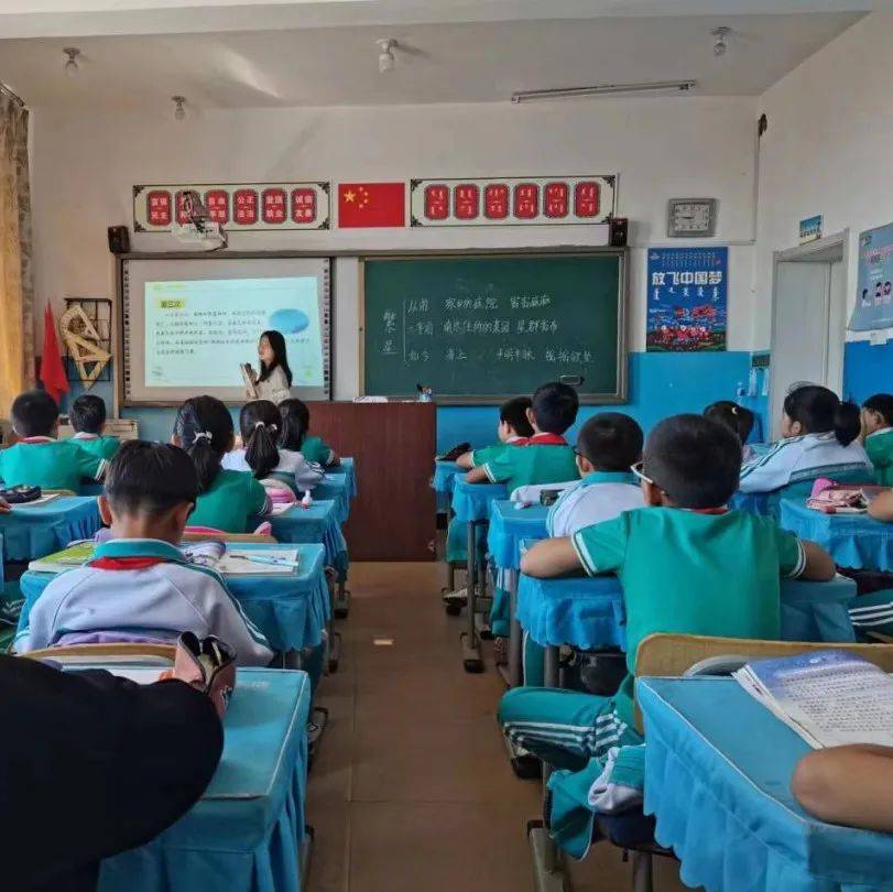 库伦小学开展推门听课活动_课堂_教学_教研