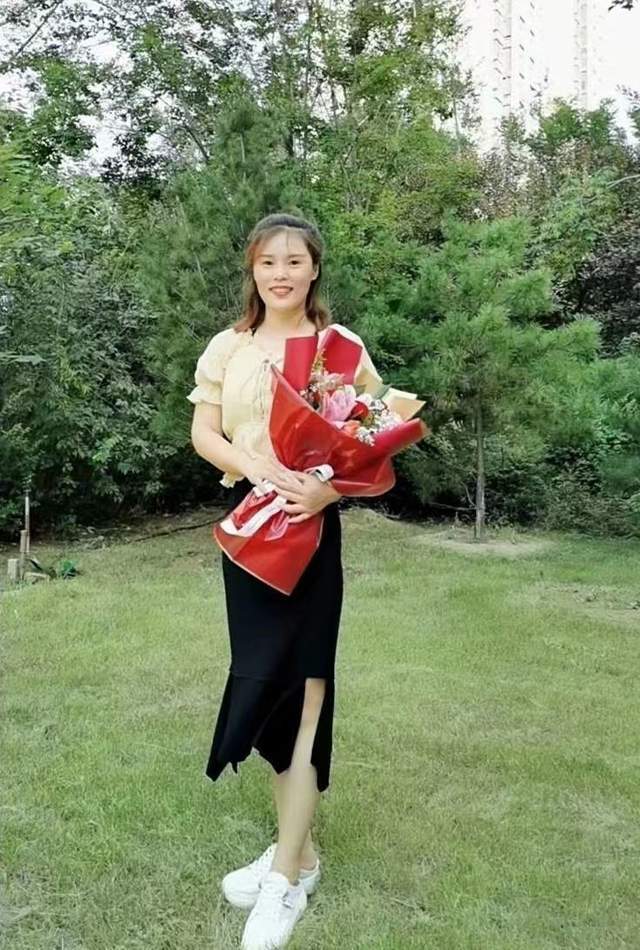 王曼同志作为黄丝带志愿服务团队的成员之一,积极组织