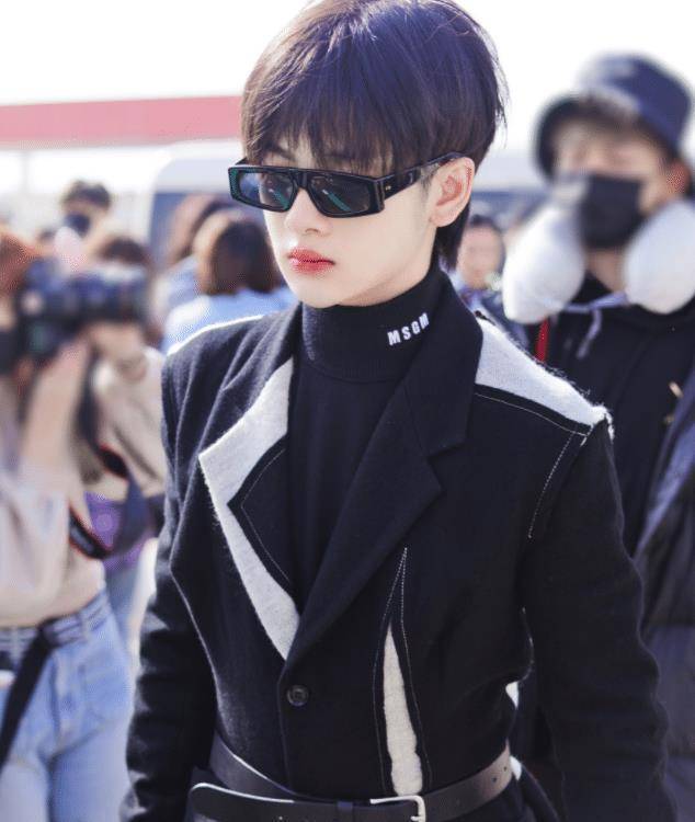 提到周震南,想必大多数00后都不陌生了,他是凭借选