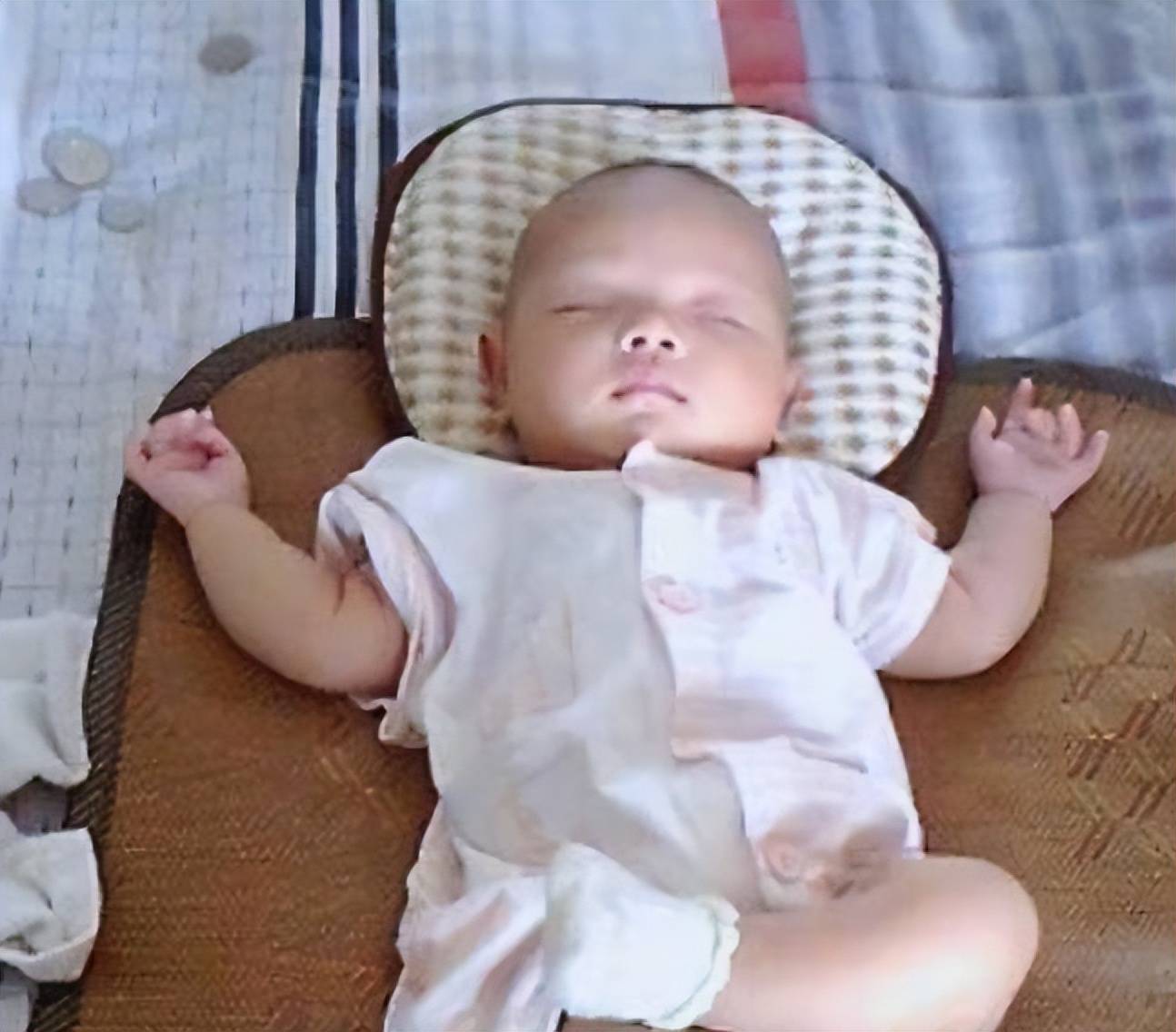 你还在给宝宝睡“平头”？既不好看，又不利于大脑发育，快改了吧