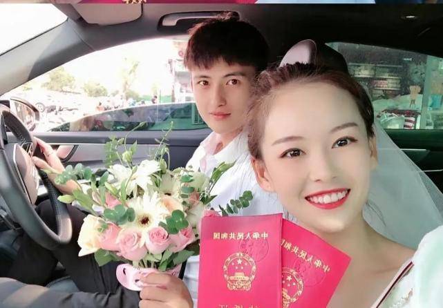 26岁竞走女神杨家玉大婚,戴凤冠霞帔嫁给帅气师弟_魏新猛_乌海市_奥运