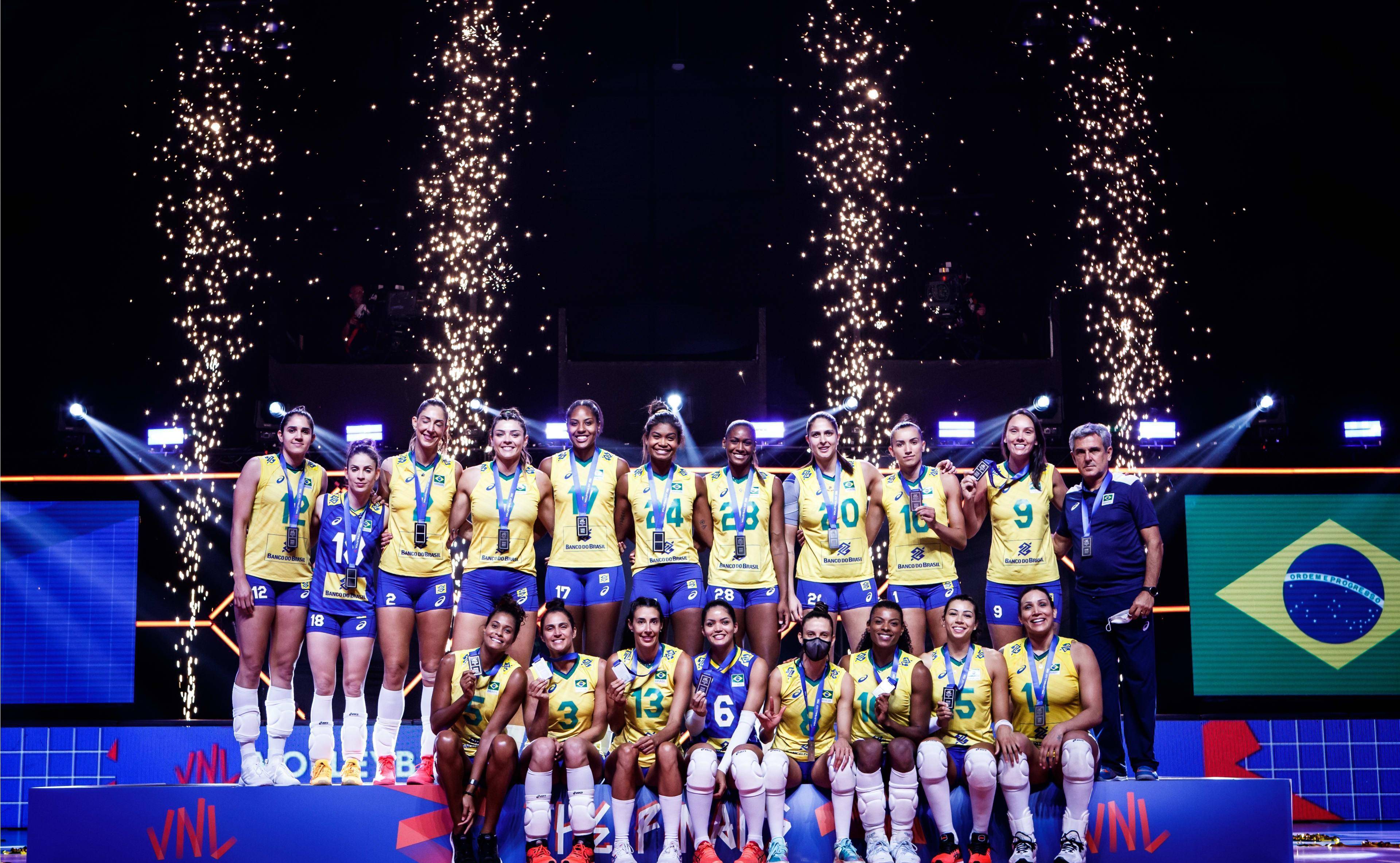 巴西女排公布的东京奥运会12人名单主攻 :娜塔莉亚,费加雷,加比,安娜