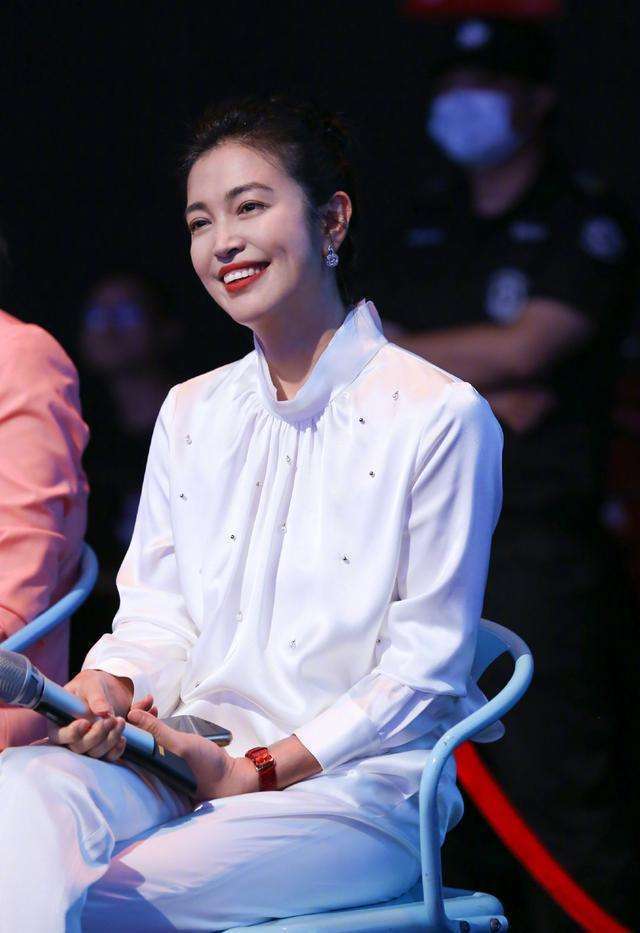 娱乐圈都靠"金主"上位,自封"莲花"的她不!