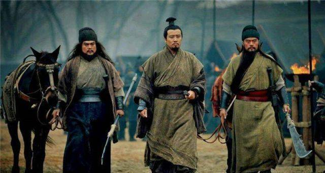 刘关张大战吕布的时候，刘备如果不出手，他们两个人能打败吕布吗？