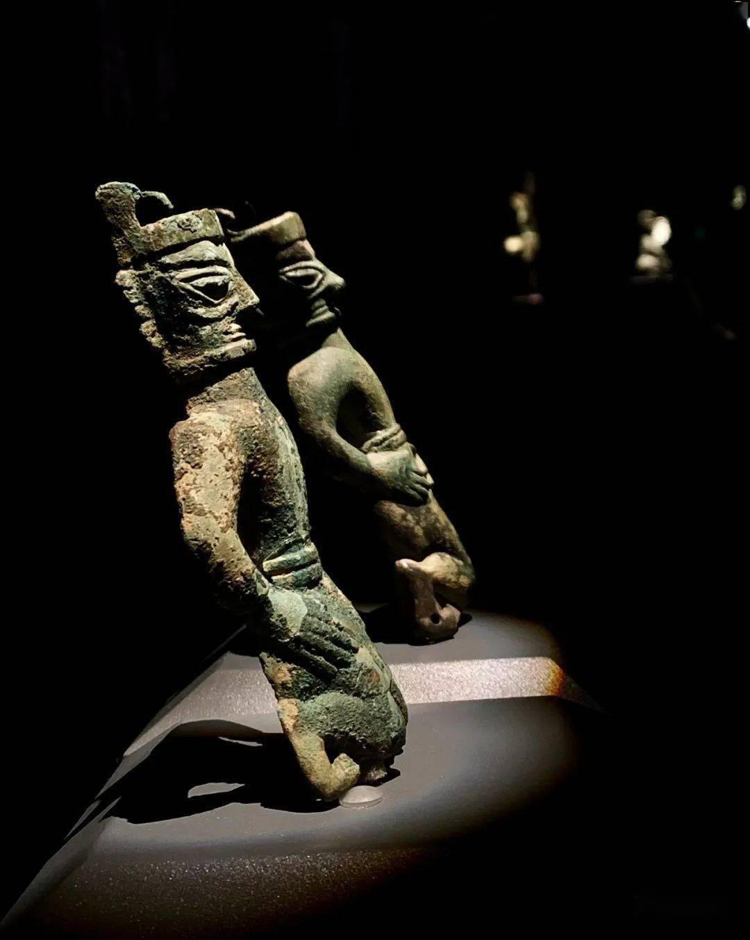 奇幻的三星堆铜人世界二:周倜分享三星堆博物馆青铜器下篇_人像_中国